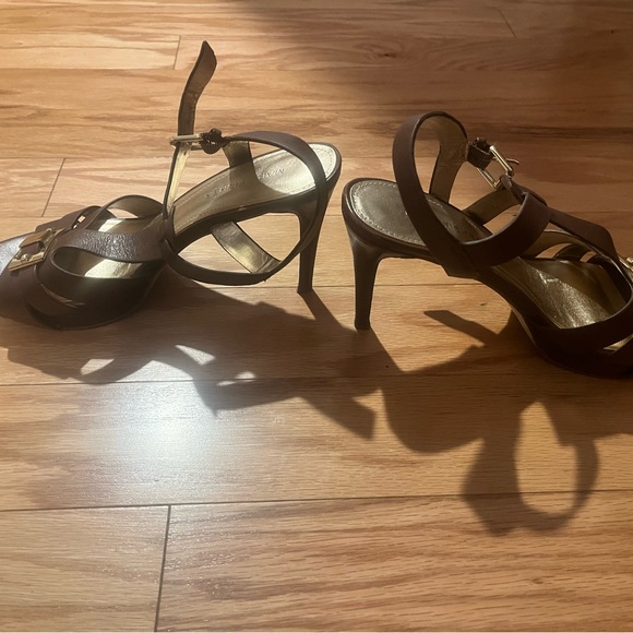 Marc Fisher Varika Heels in Brown w/ gold accent buckle Size 6.5 - Picture 7 of 7